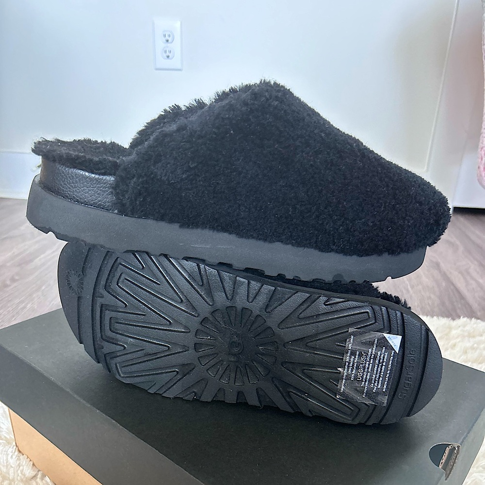 UGG Women’s Fuzz Sugar Slide Black